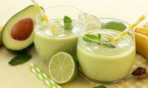 Vitamina de abacate com água sem leite
